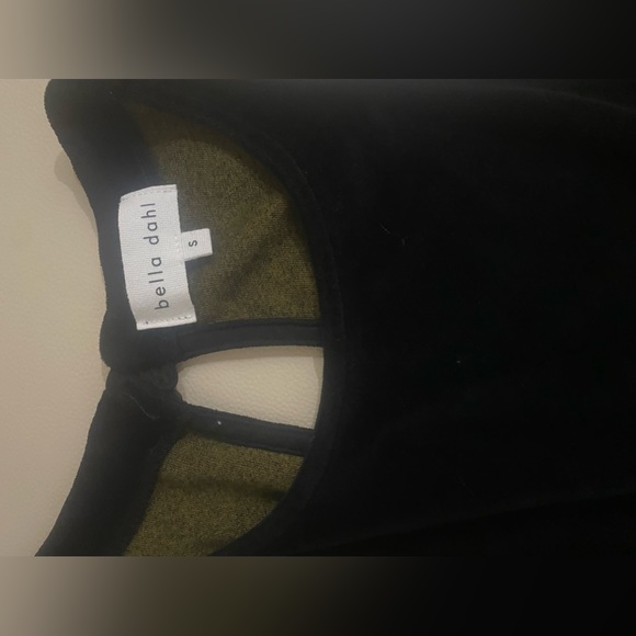 bella dahl absolutely stunning black velour one piece jumpsuit with a tie waist. - Picture 4 of 5